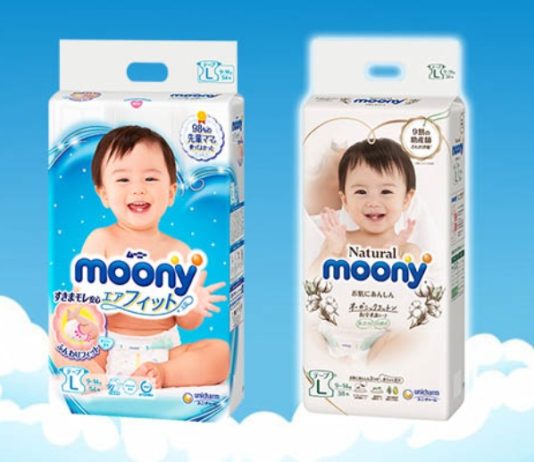 So-sanh-bim-Moony-mau-xanh-va-bim-Moony-mau-trang