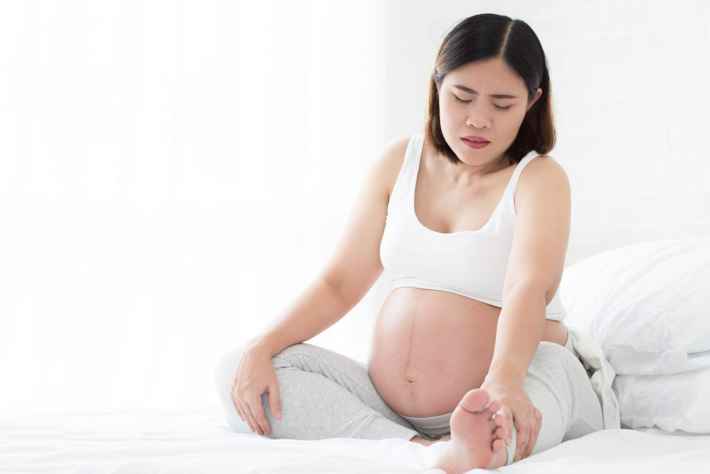 Chuột rút khi mang thai là hiện tượng gì?