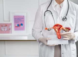 Sa tử cung có ảnh hưởng gì không? Chuyên gia cảnh báo 5 hệ lụy nếu không điều trị sớm