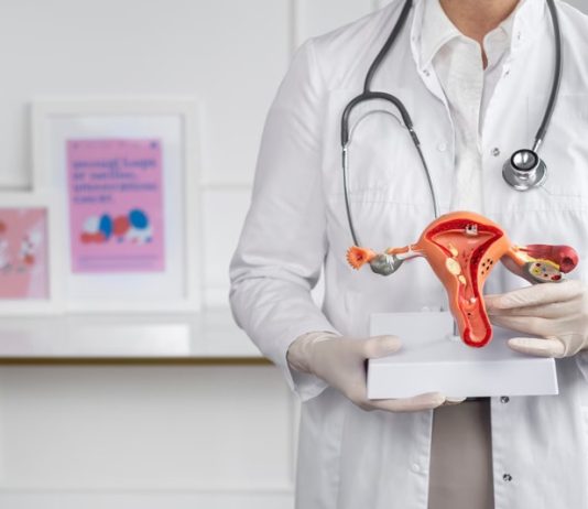 Sa tử cung có ảnh hưởng gì không? Chuyên gia cảnh báo 5 hệ lụy nếu không điều trị sớm